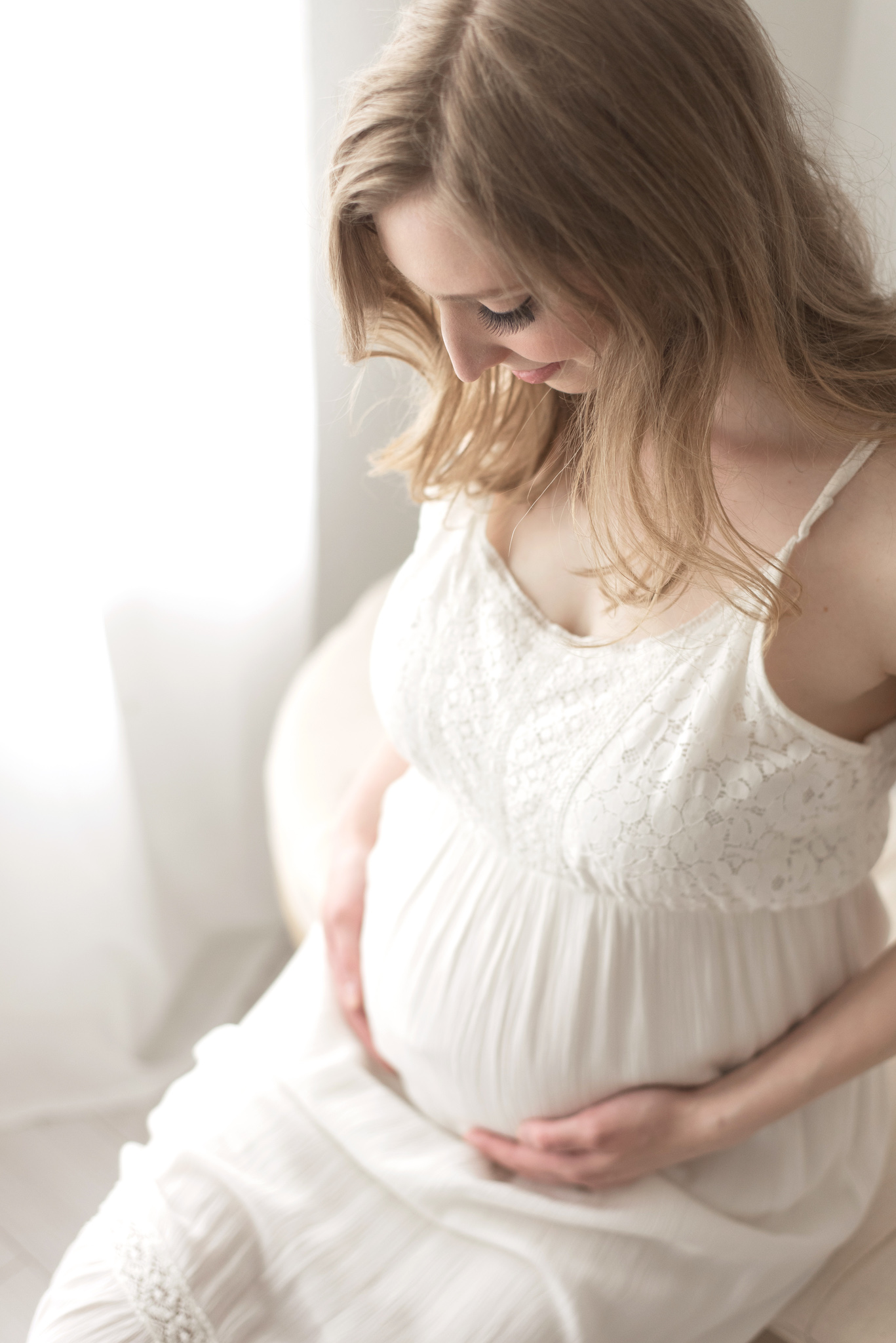 carmel-indiana-maternity-photographer-natural-light-studio-lindsay-konopa-photography-beautiful