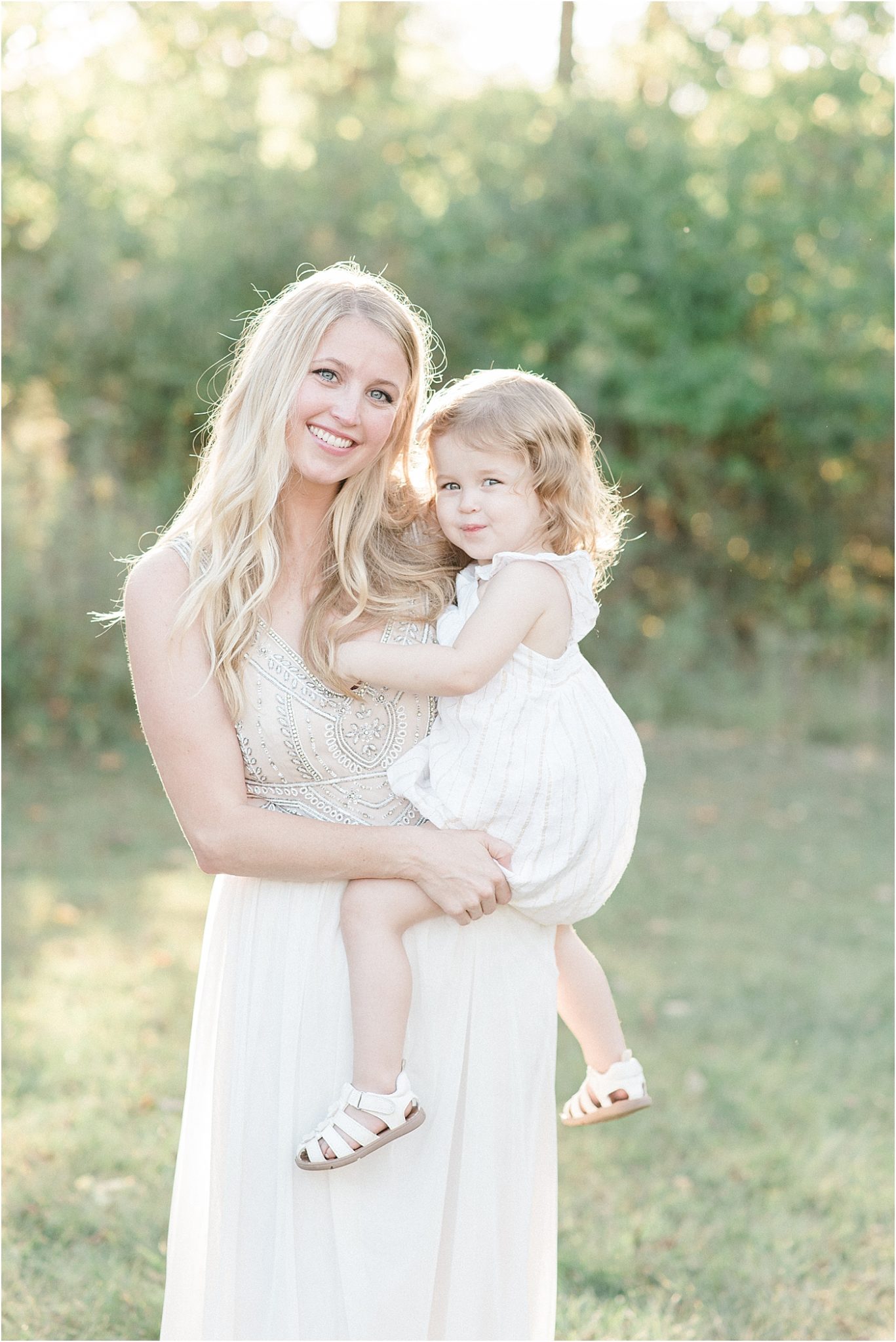 Sunset family session in Noblesville, Indiana with Lindsay Konopa Photography.