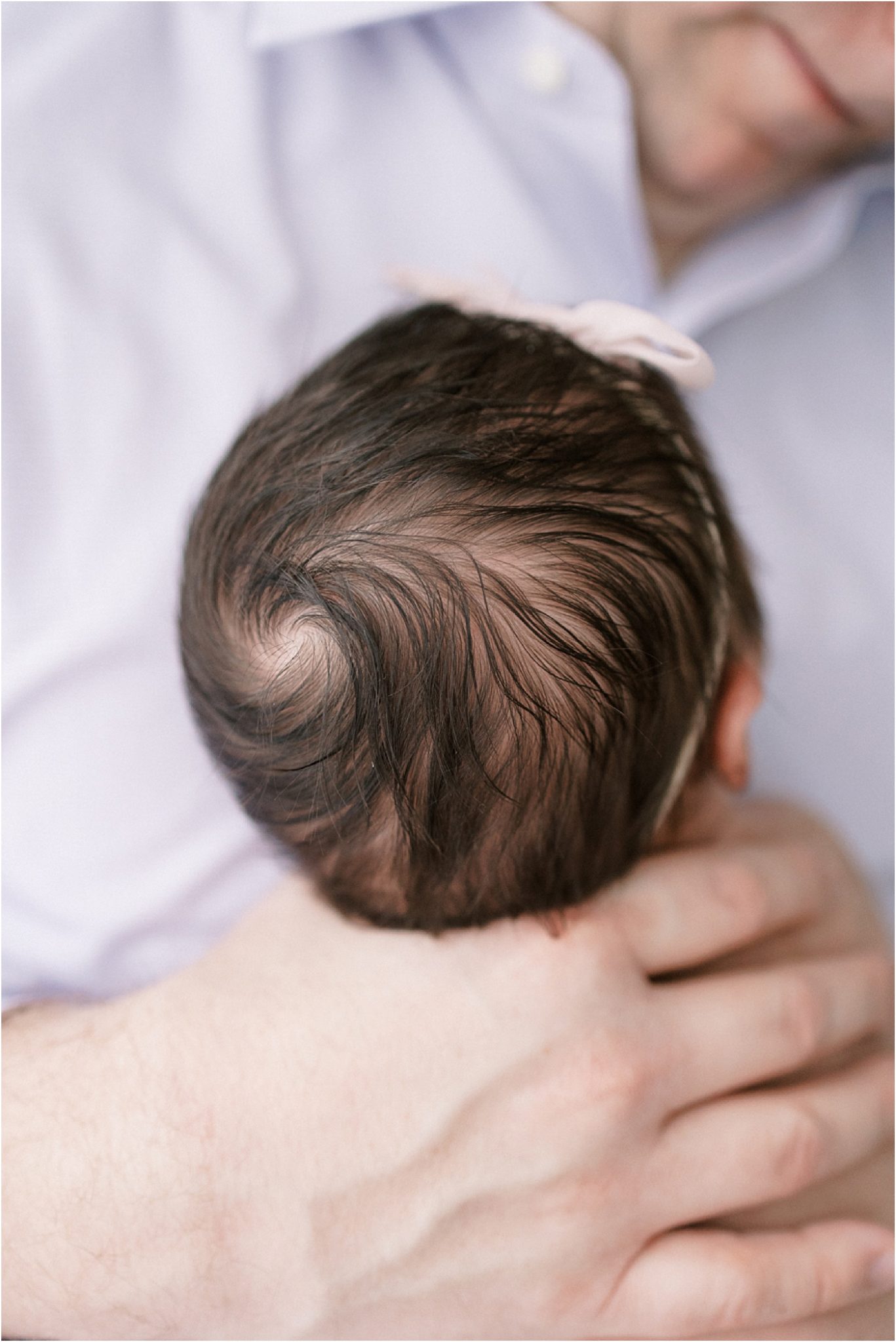 Detail photo of newborns hair | Lindsay Konopa Photography