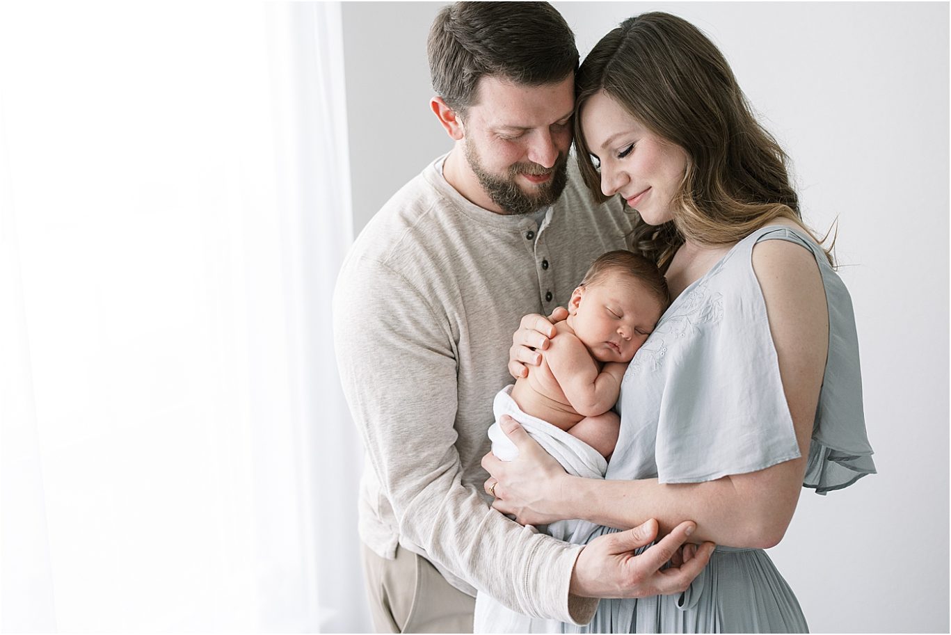 Family portrait during newborn session. Photo by Lindsay Konopa Photography.