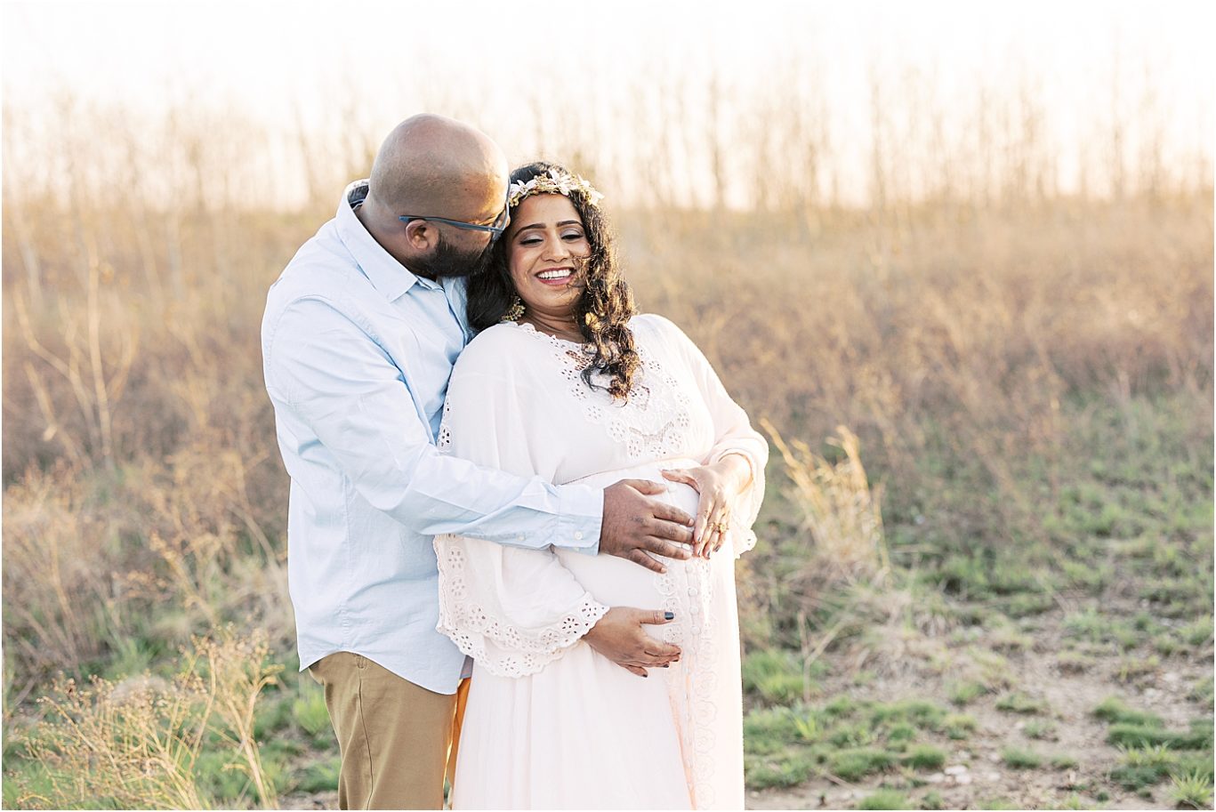 Outdoor maternity session with Natural light photographer in Indy, Lindsay Konopa Photography.