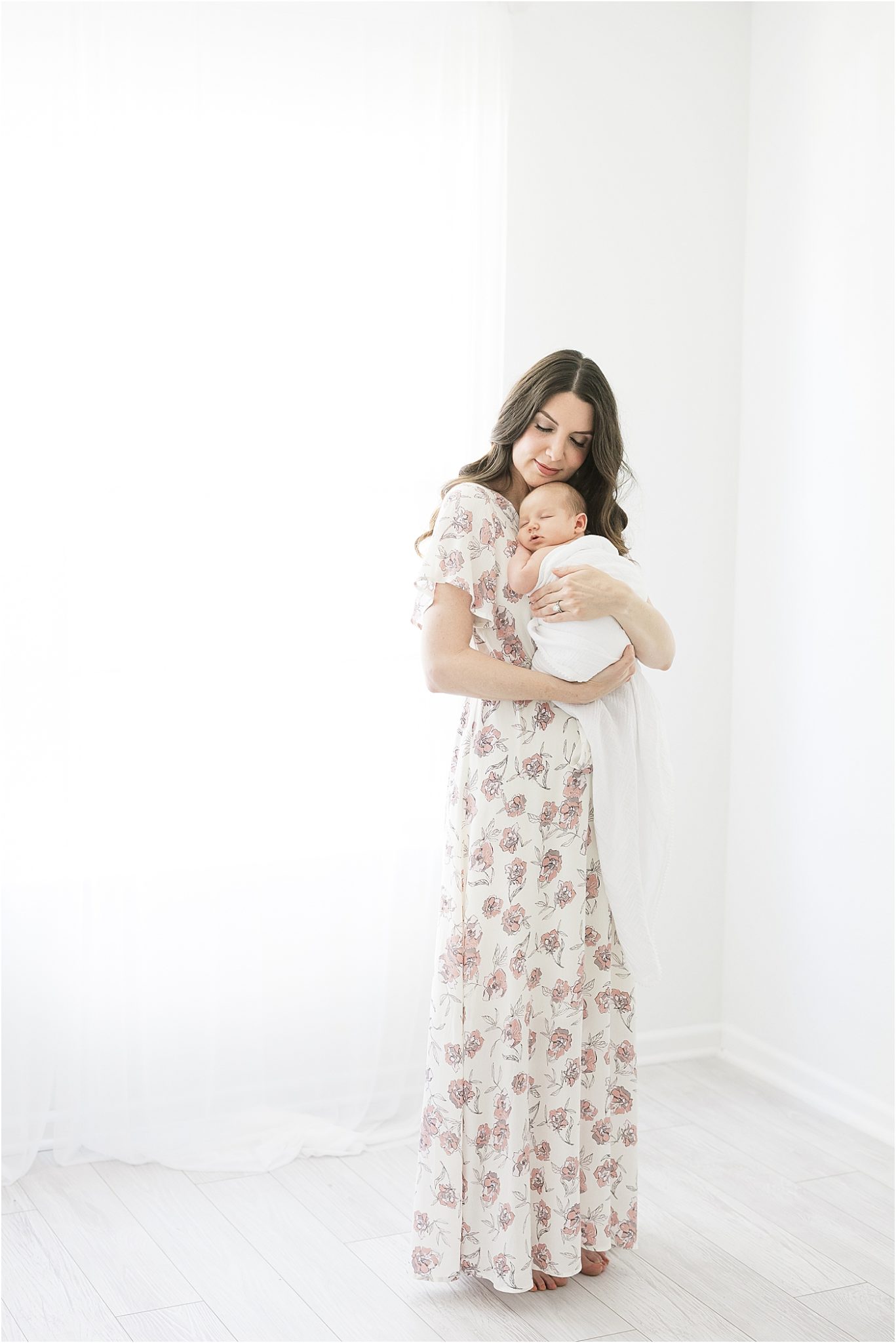 Mom holding her newborn baby boy | Lindsay Konopa Photography