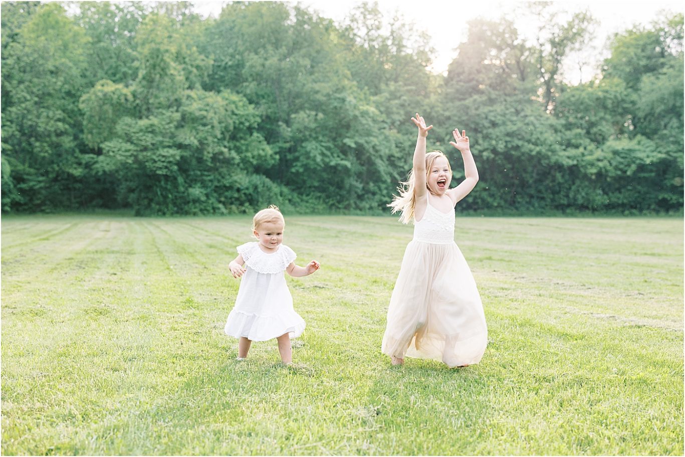 Sisters playing in field at Heritage Park | Lindsay Konopa Photography