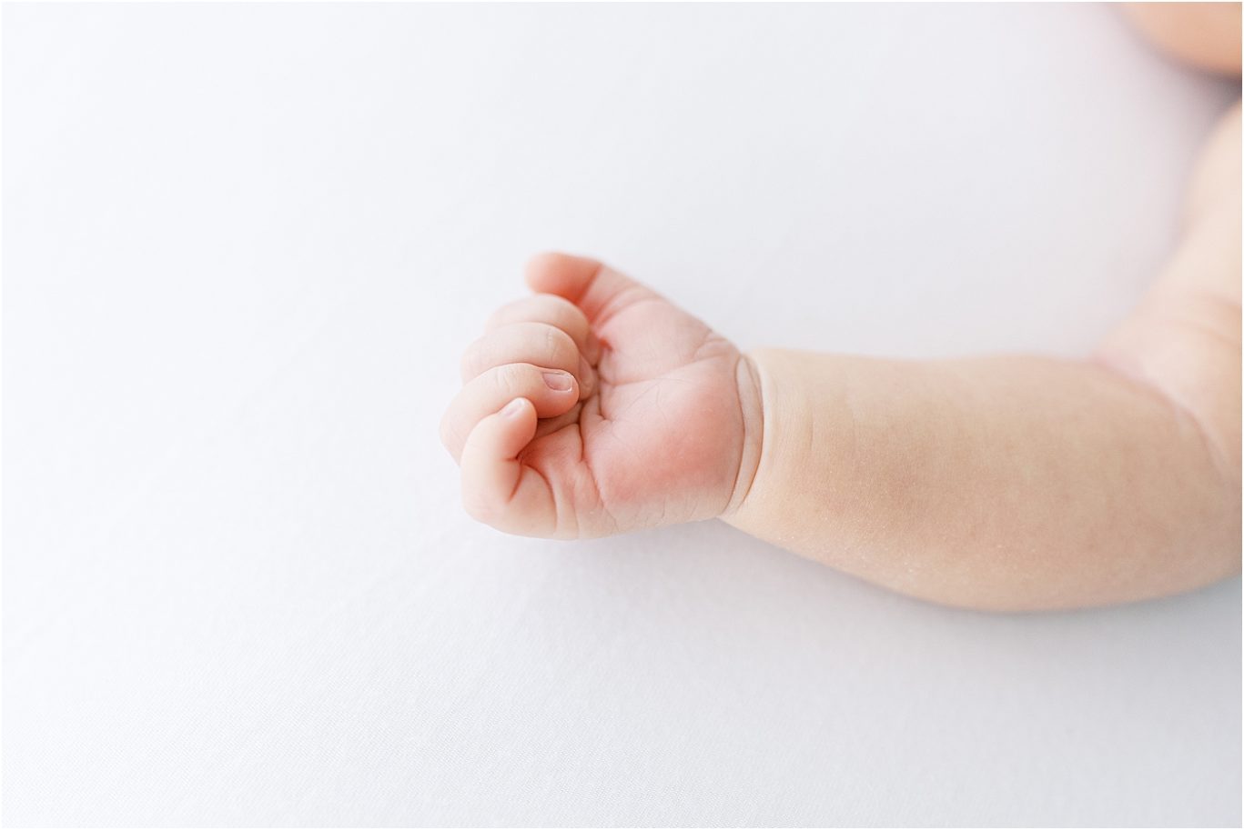 Newborn baby details | Photo by Lindsay Konopa Photography