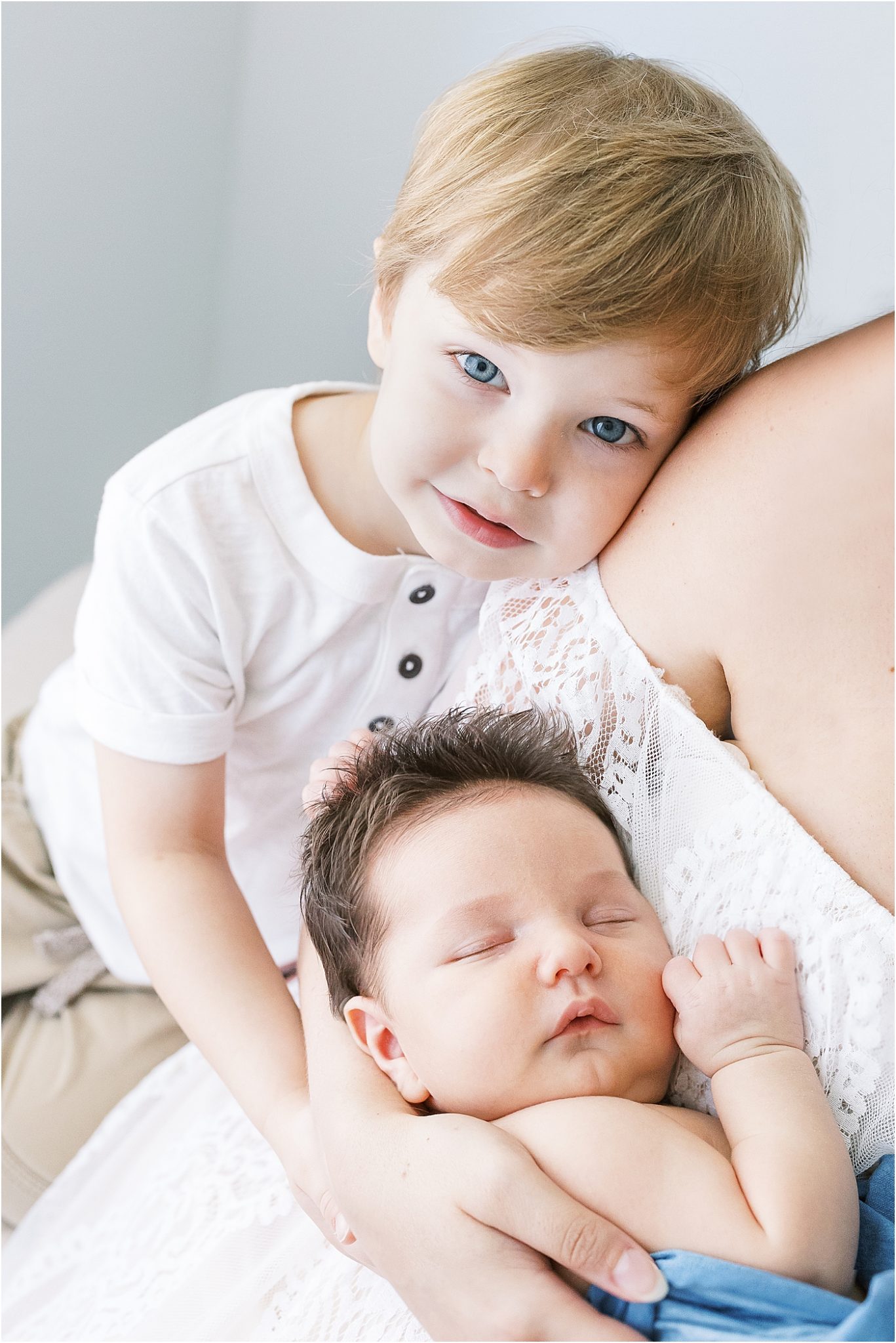 Sweet moment with big brother and baby brother. Photo by indy newborn photographer, Lindsay Konopa Photography.