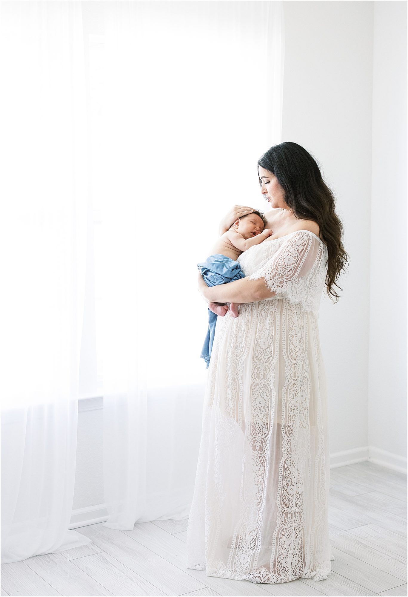 Mom holding her newborn son | Lindsay Konopa Photography