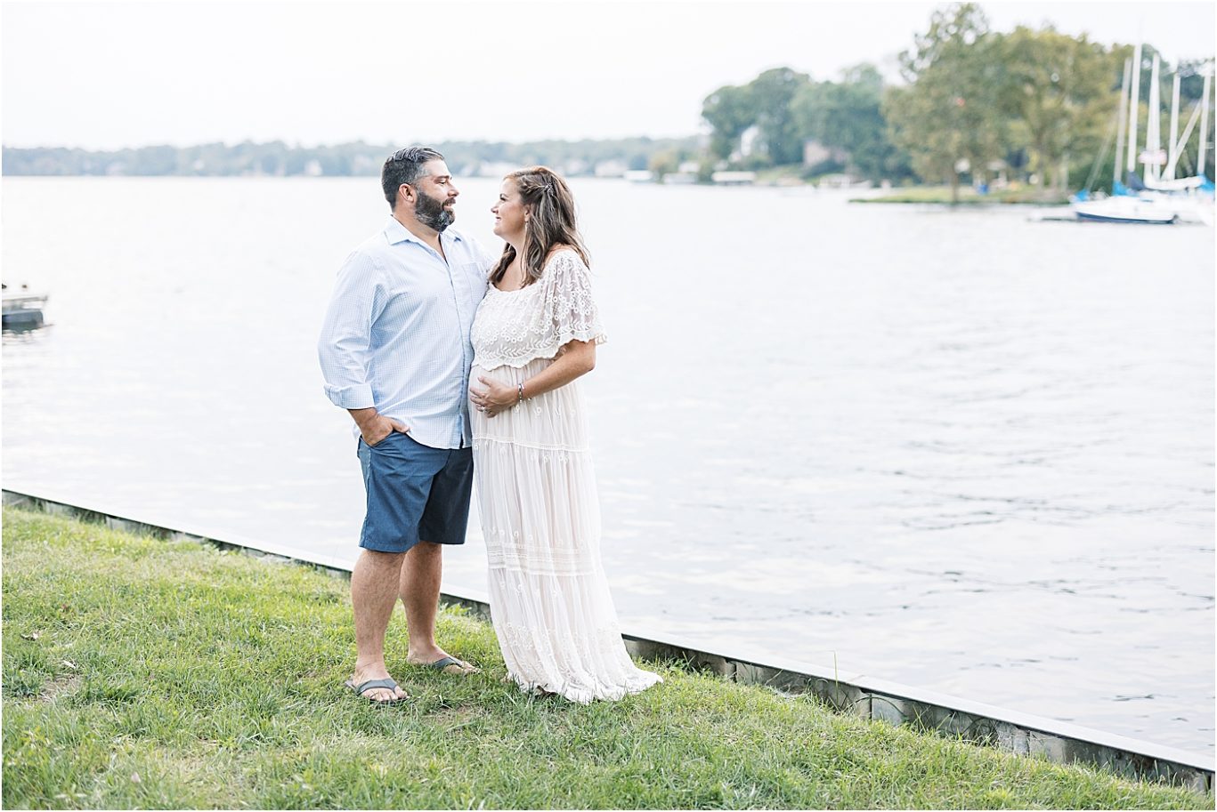 Maternity session by the water on Geist Reservoir | Lindsay Konopa Photography