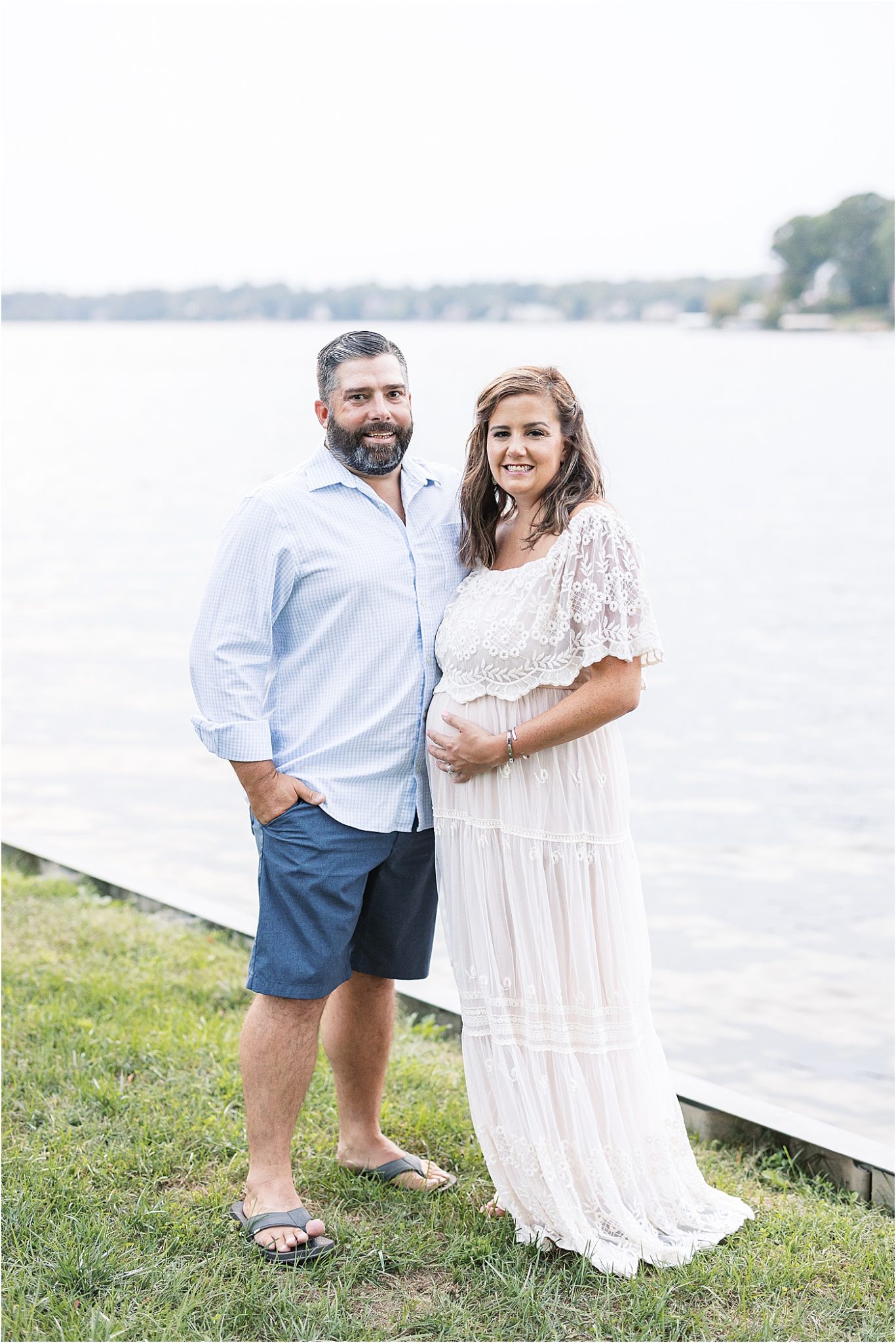 Maternity session by the water on Geist Reservoir | Lindsay Konopa Photography