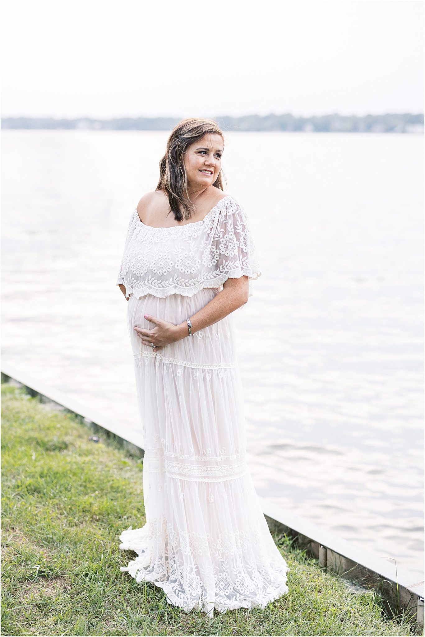 Pregnant mom in beautiful lace dress | Lindsay Konopa Photography