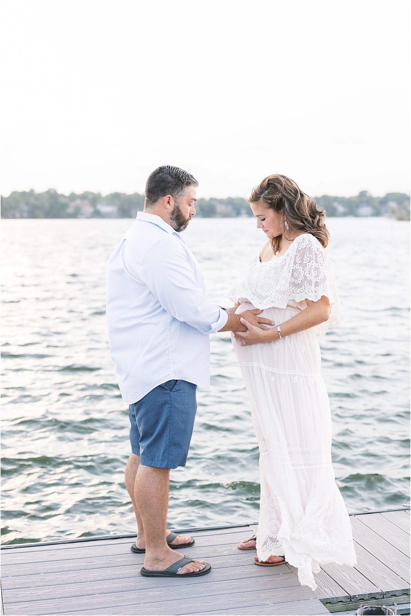 Geist Reservoir maternity session for expecting parents | Lindsay Konopa Photography