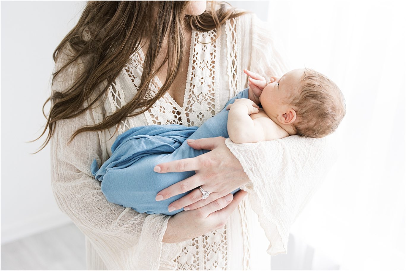Mom holding newborn son | Lindsay Konopa Photography