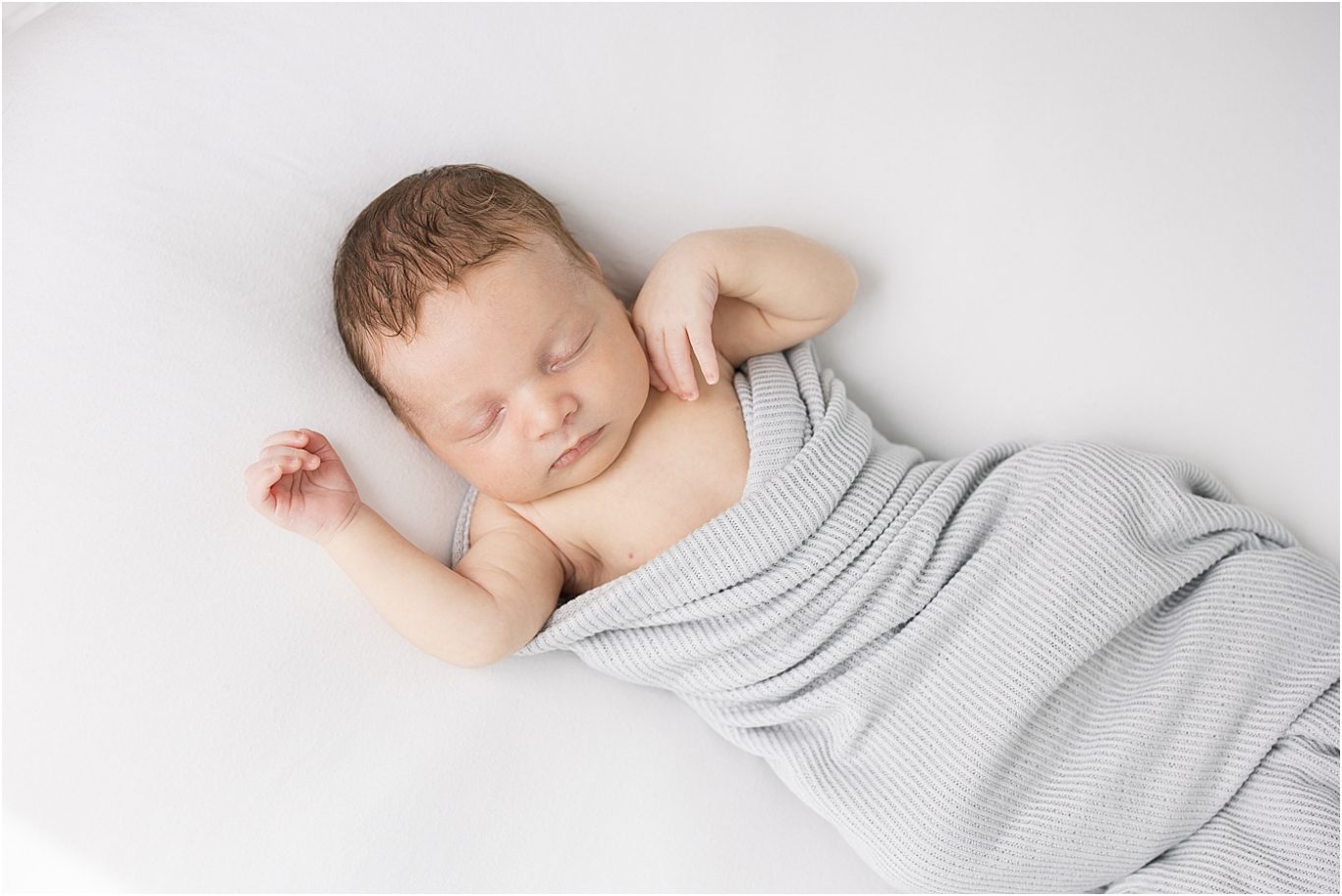 Baby boy sleeping during newborn session | Lindsay Konopa Photography