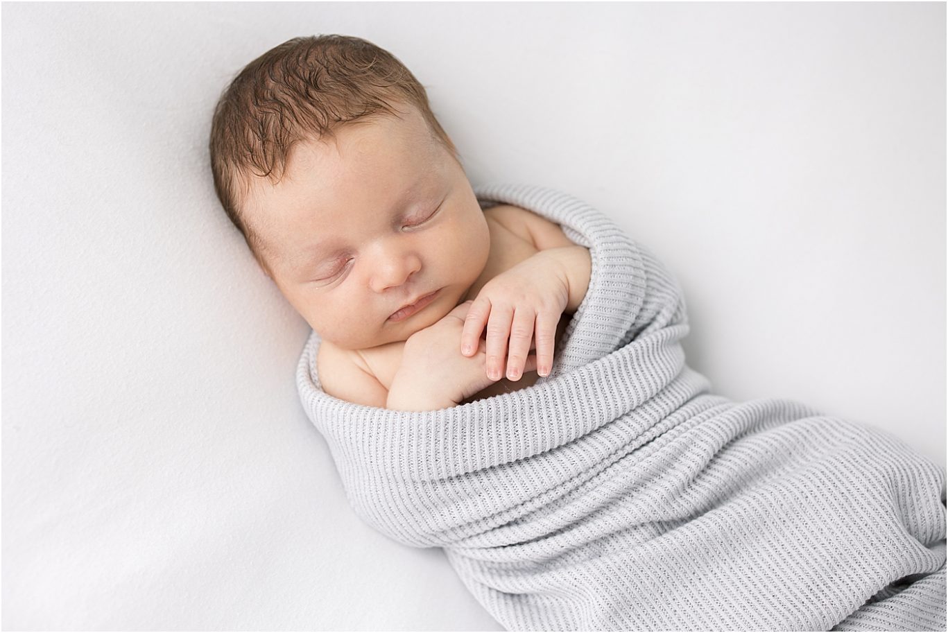 Newborn swaddled for photos | Lindsay Konopa Photography