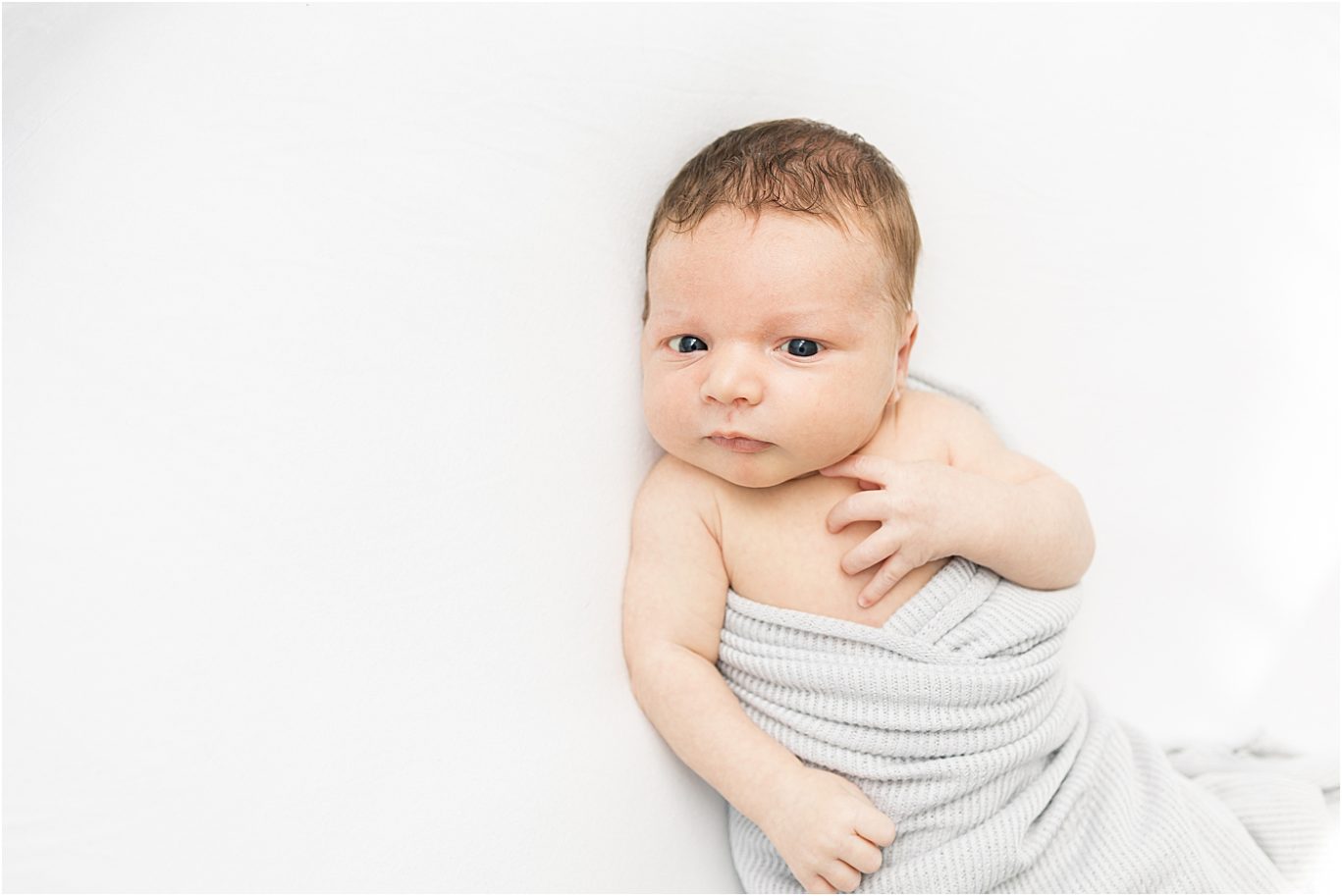 Newborn baby boy awake for photos | Lindsay Konopa Photography