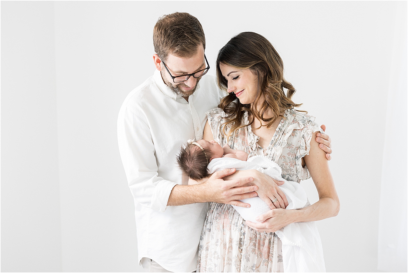 Mom and Dad holding their second baby girl for newborn photos with Lindsay Konopa Photography.