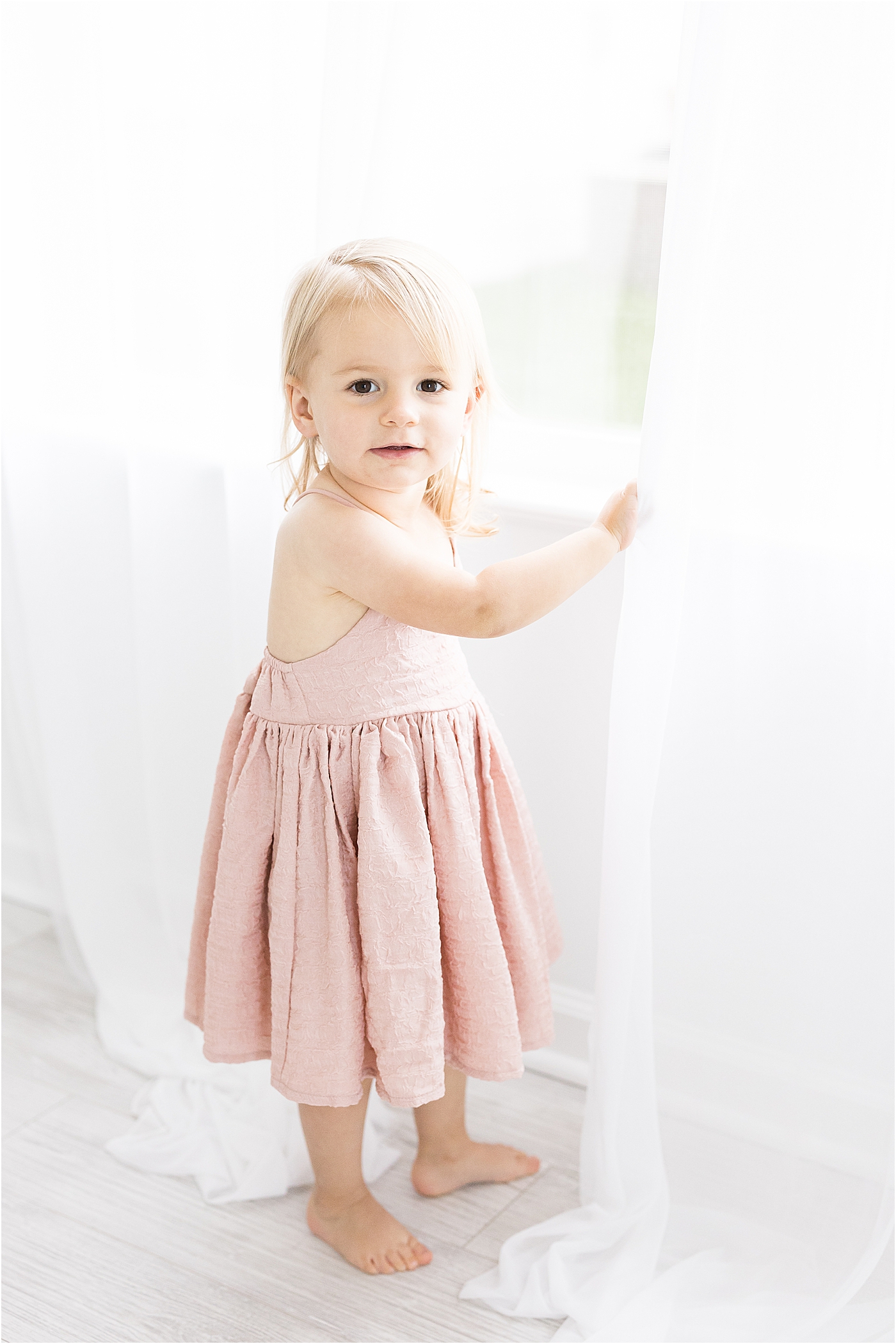 Toddler photo in studio in Fishers, Indiana | Lindsay Konopa Photography