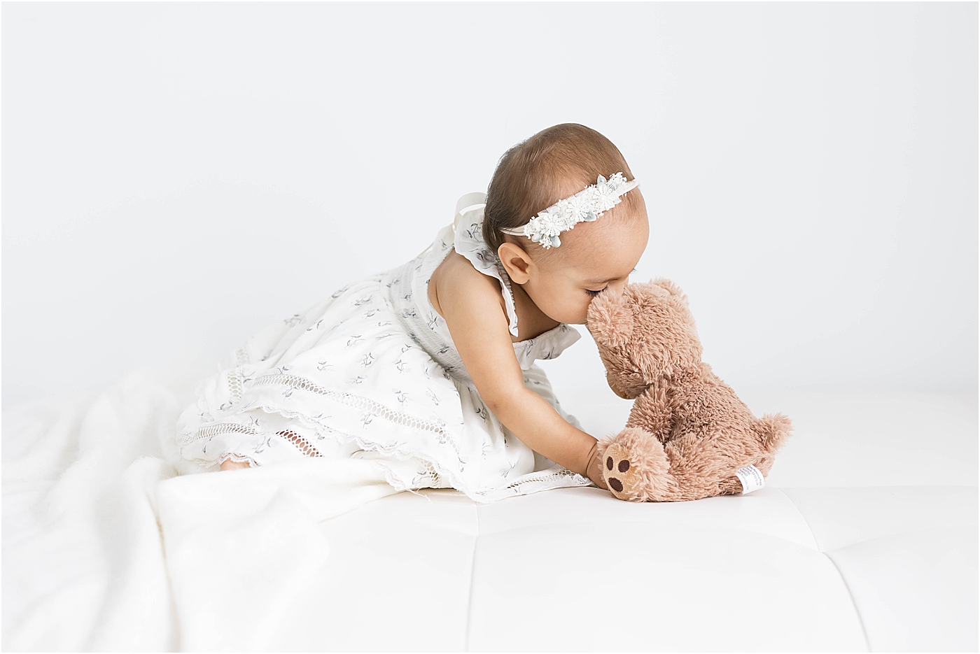 One year old with her teddy bear | Lindsay Konopa Photography