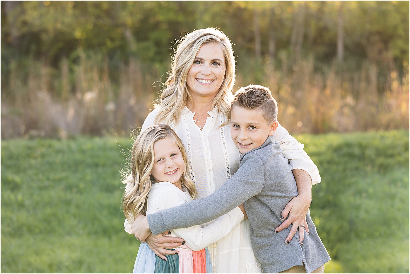 Mom with son and daughter | Lindsay Konopa Photography