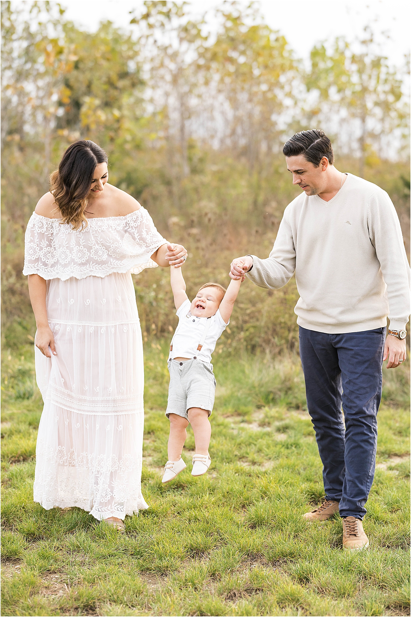 Mom and Dad walking with son and swinging him | Lindsay Konopa Photography