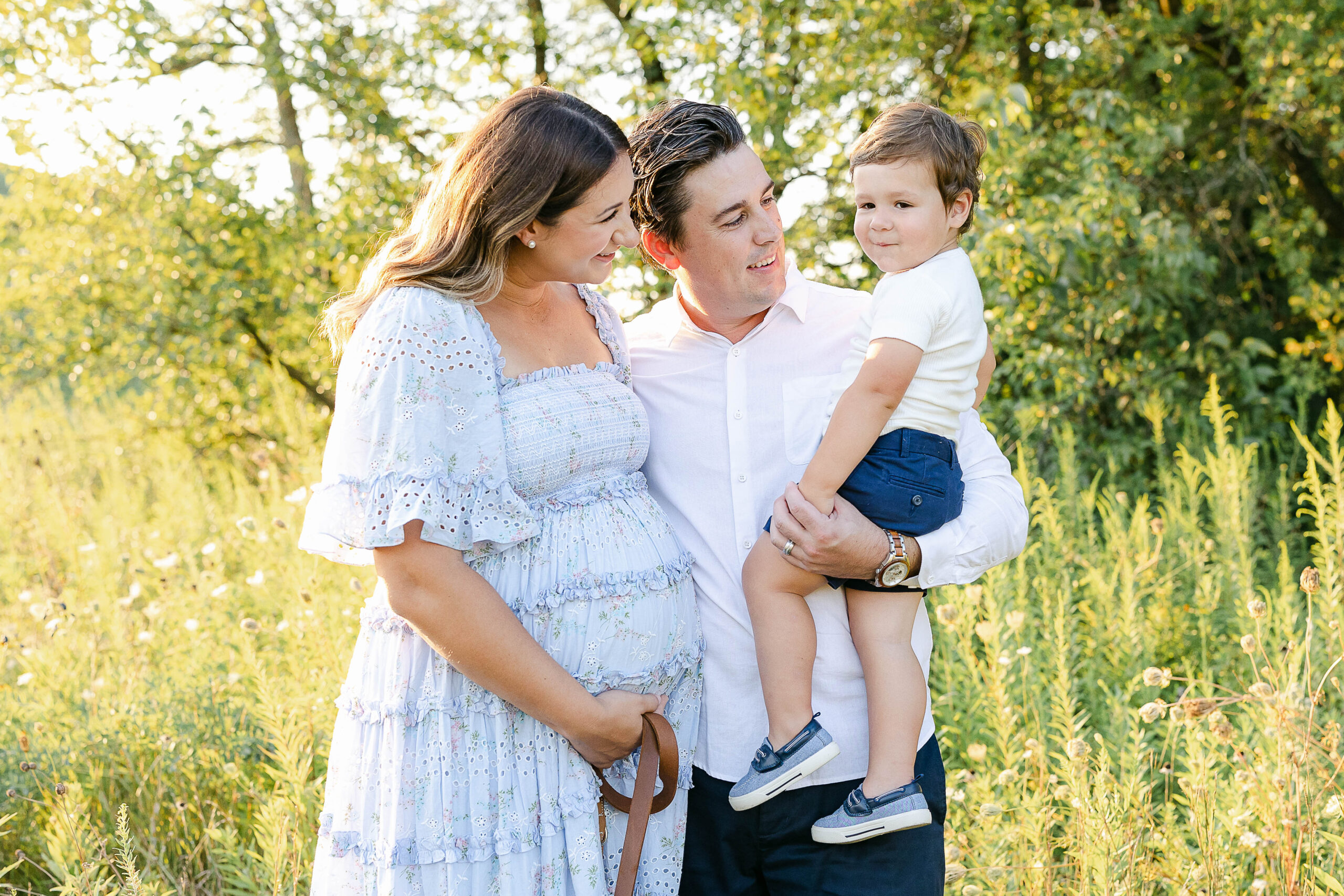 Should you include children and pets in your maternity session