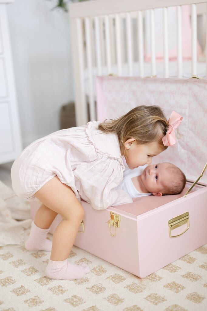 How to Prepare Older Siblings for a Newborn Photo Session Lindsay Konopa Photography